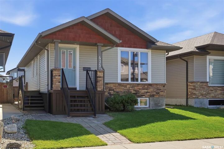 Property Photo:  435 Coad Manor  SK S7R 0C6 