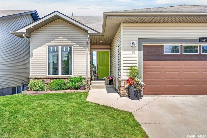 Property Photo: 625 11th Avenue SK S0K 2A0