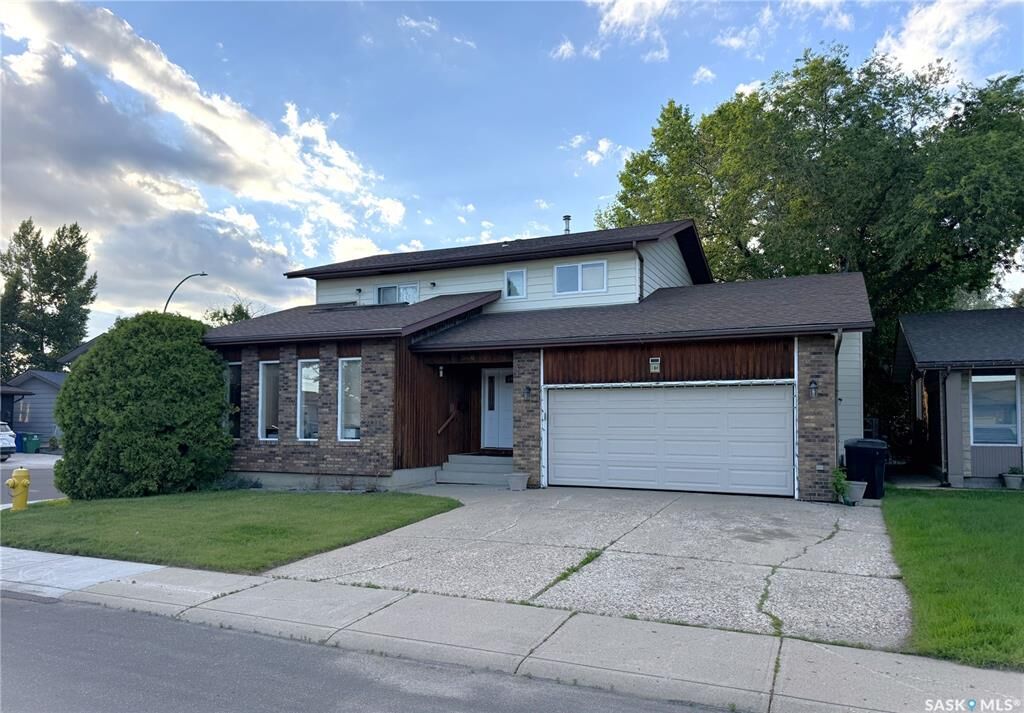 Property Photo:  306 Crean Crescent  SK S7J 3X2 