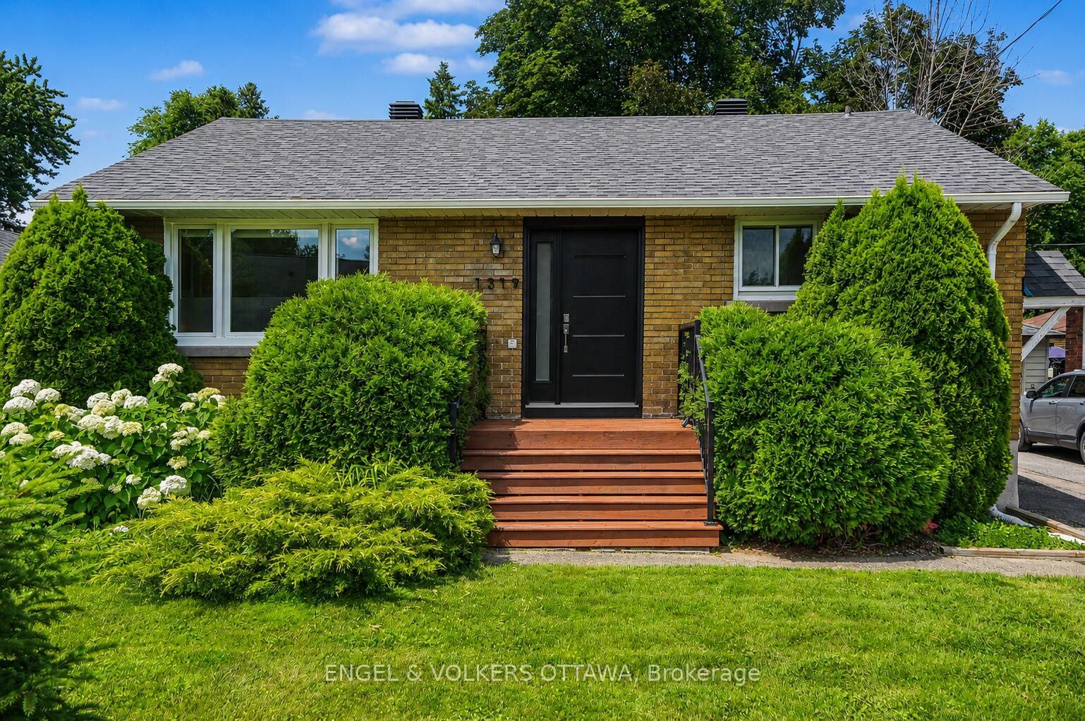 Property Photo:  1319 Kingston Avenue  ON K1Z 8K9 