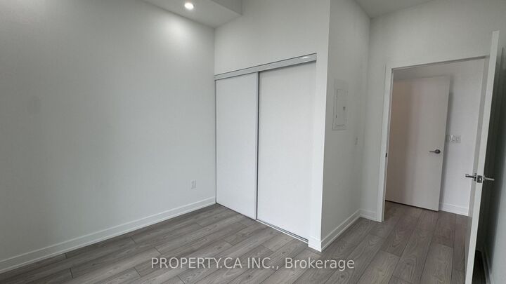 Photo de la propriété:  1007 The Queensway N/A 910  ON M8Z 0H4 