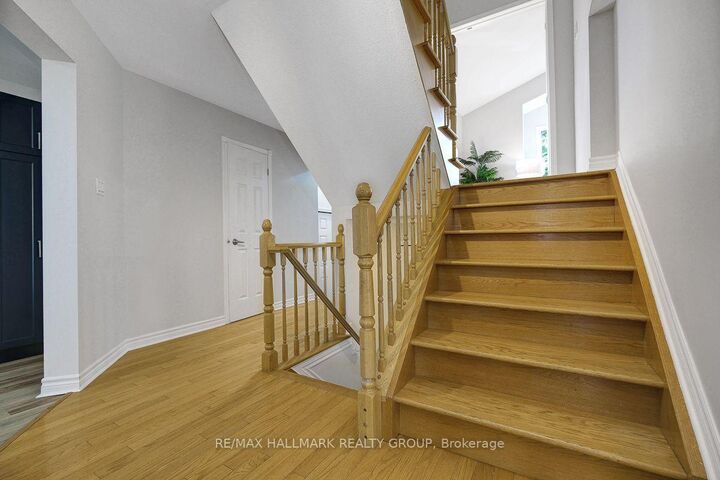 Photo de la propriété:  1209 Whiterock Street  ON K1J 1A7 