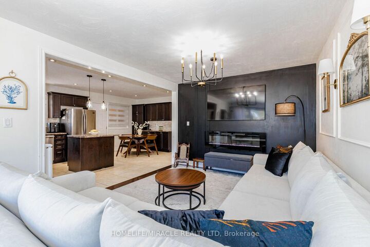 Property Photo: 403 Delrex Boulevard ON L7G 4H8