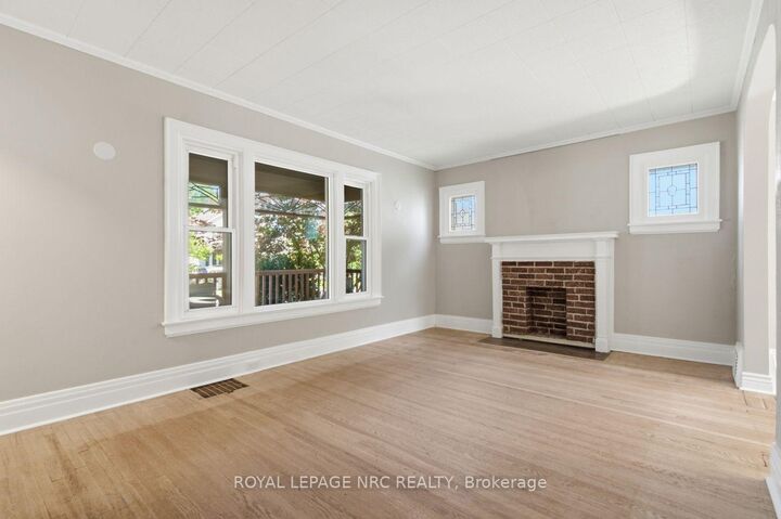 Property Photo: 18 Chapel Street N ON L2V 2E2
