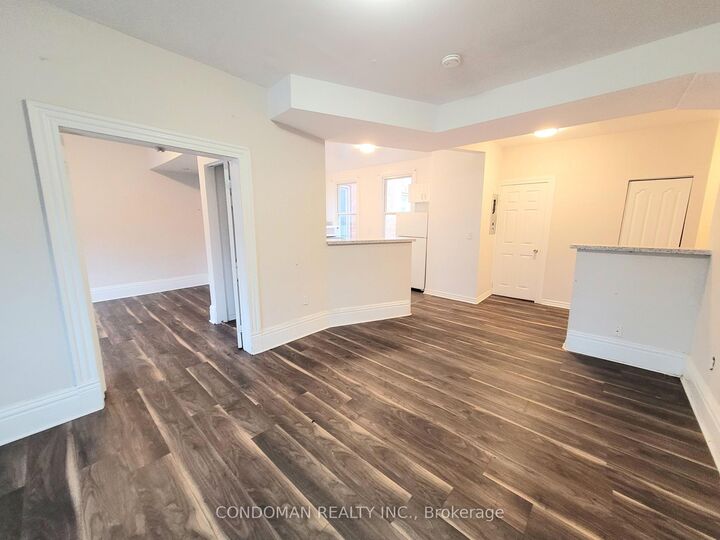 Property Photo:  139 1/2 John Street S 6  ON L8N 2C3 
