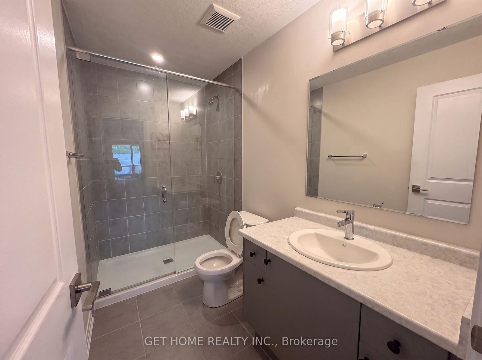 Property Photo:  696 Benninger Drive  ON N2E 0J4 