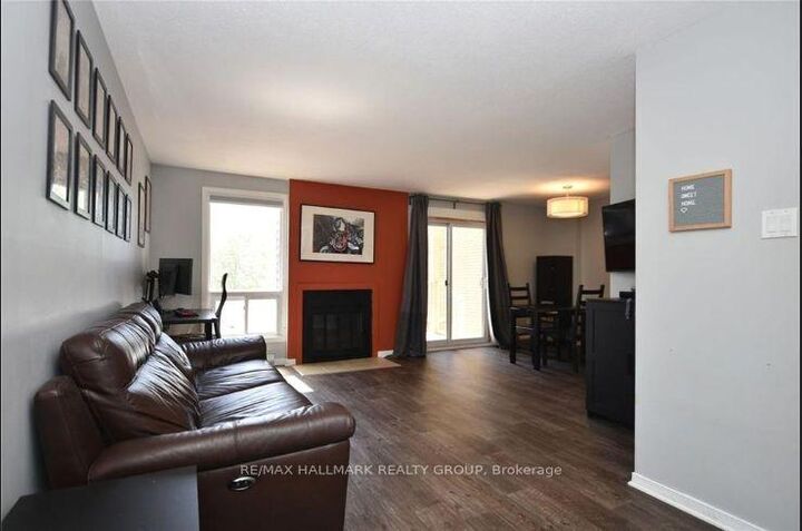 Property Photo: 14 Sweetbriar Circle 1 ON K2J 2K4