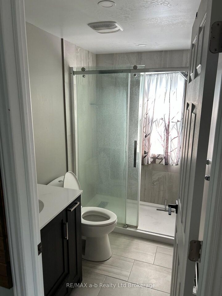 Property Photo:  410 Admiral Street  ON N4S 5A9 