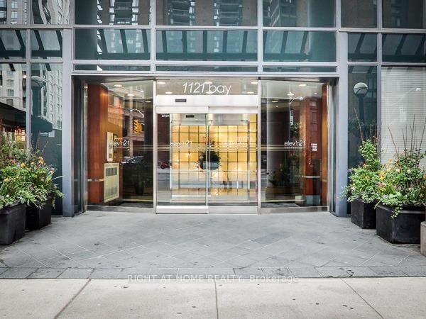 Property Photo: 1121 Bay Street 1907 ON M5S 3L9