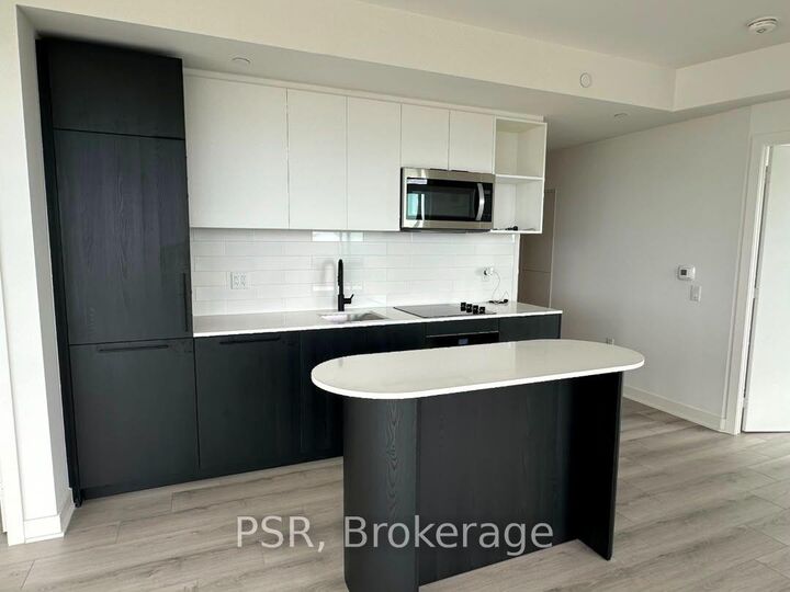 Property Photo: 1185 Dupont Street N 2710 ON M6H 0G5
