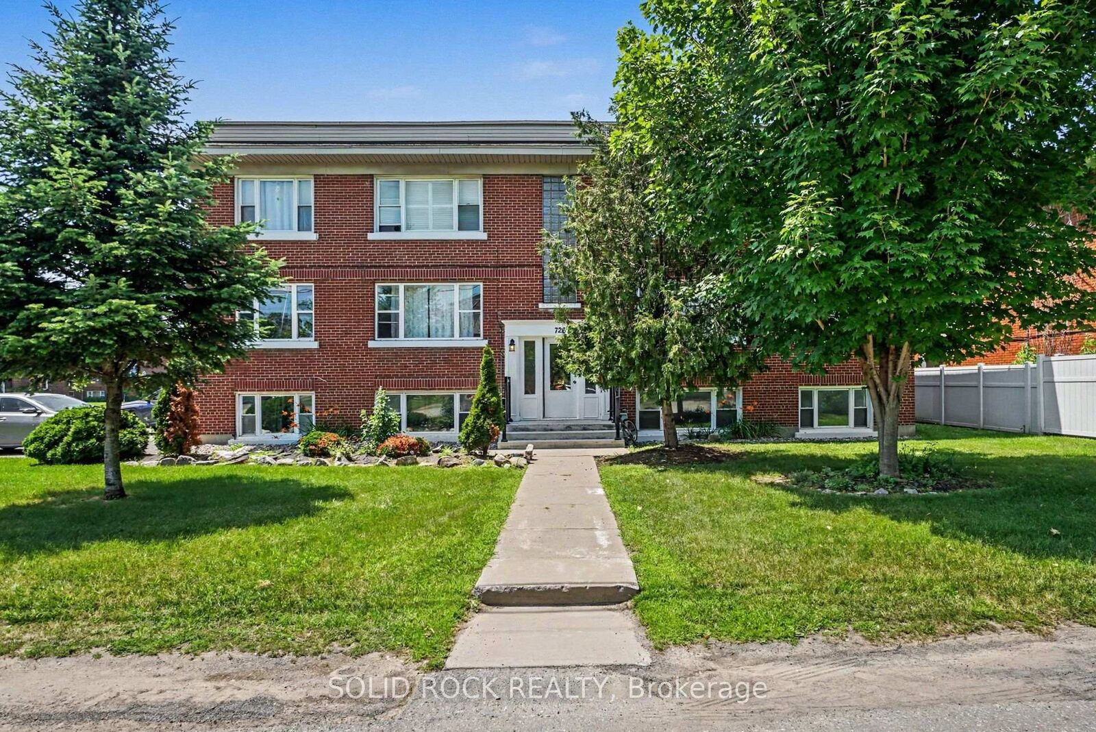 Property Photo:  726 Edison Avenue 2  ON K2A 1W1 