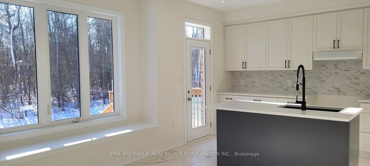 Property Photo:  139 Dovedale Drive  ON L4P 0S6 