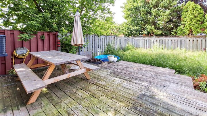 Property Photo: 206 Fairwood Drive ON L4P 3Y5