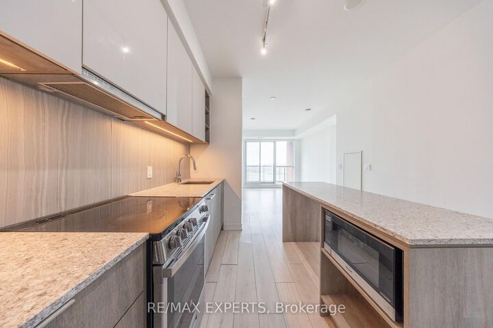 Property Photo:  31 Tippett Road 1410  ON M3H 0C8 