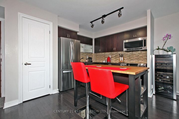Property Photo: 80 Western Battery Road 406 ON M6K 3S1