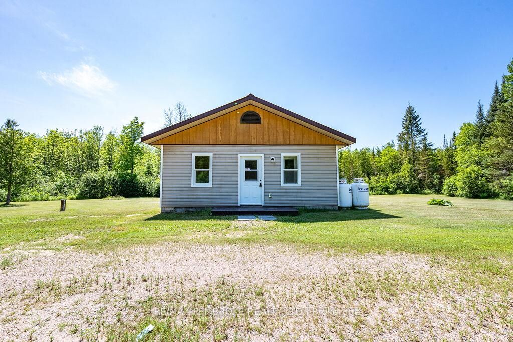 Property Photo:  37335 Highway 17 Highway  ON K0J 2B0 
