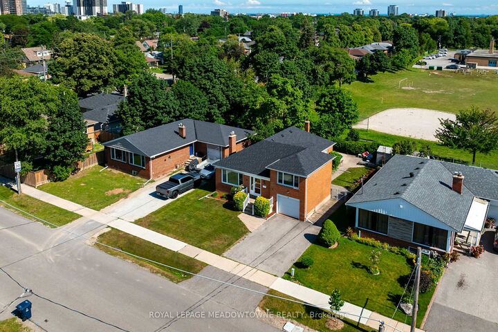 5 Boreal Road — photo 1
