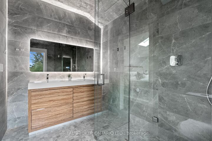 Property Photo:  17 Old Oak Road  ON M9A 2V9 