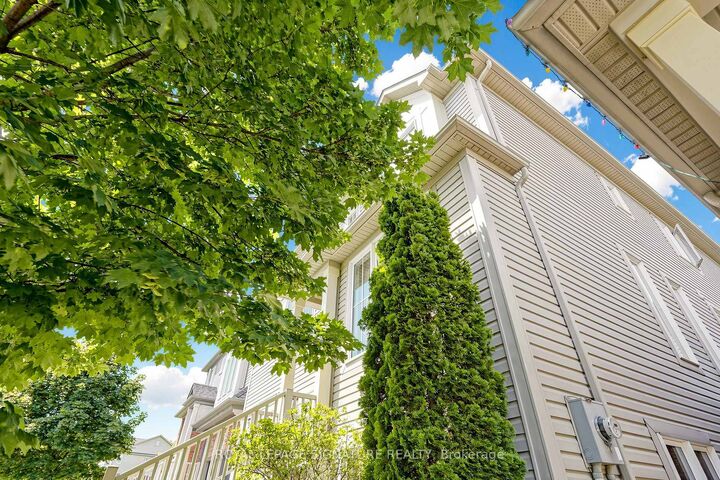 Property Photo: 2339 Pilgrim Square ON L1L 0C1