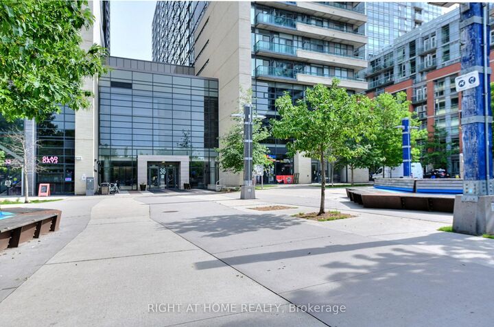 Property Photo:  36 Lisgar Street 1511  ON M6J 0C7 