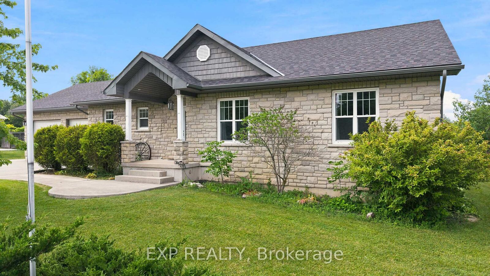 Property Photo: 14 Regency Drive ON N0G 1M0