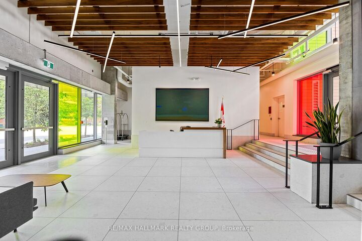 Property Photo: 135 Barrette Street 207 ON K1L 7Z9