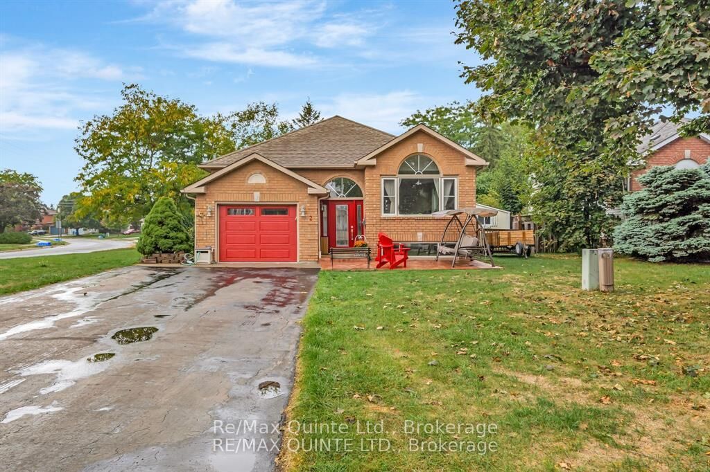 Property Photo: 2 Marchmont Place ON K8P 5E4