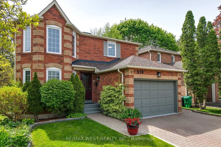 Property Photo: 930 Maramis Court ON L5H 4G2