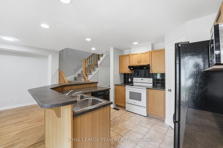 Property Photo: 239 Tandalee Crescent ON K2M 0A2