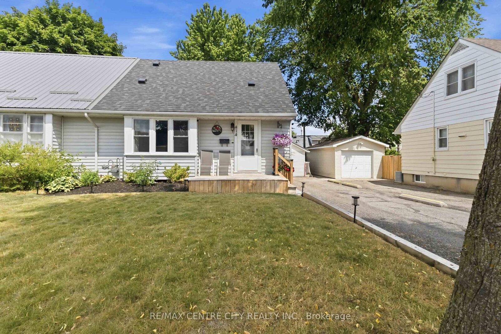 Property Photo:  414 Flanders Row  ON N5Y 1C4 