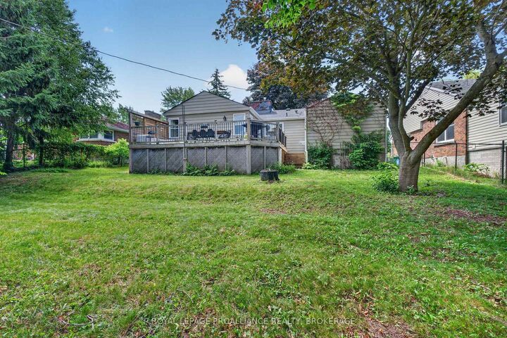 Property Photo: 27 Elizabeth Avenue ON K7M 3G9