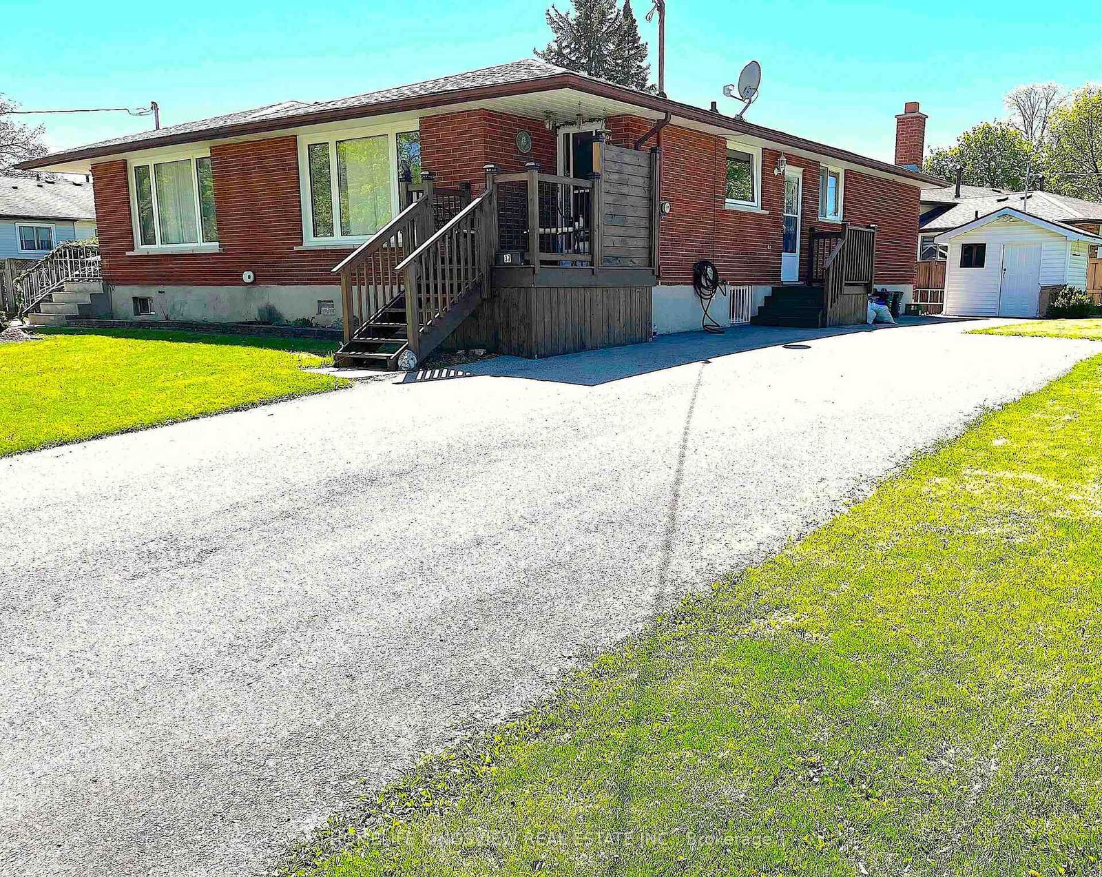 Property Photo: 37 Allan Drive ON L2N 6H3