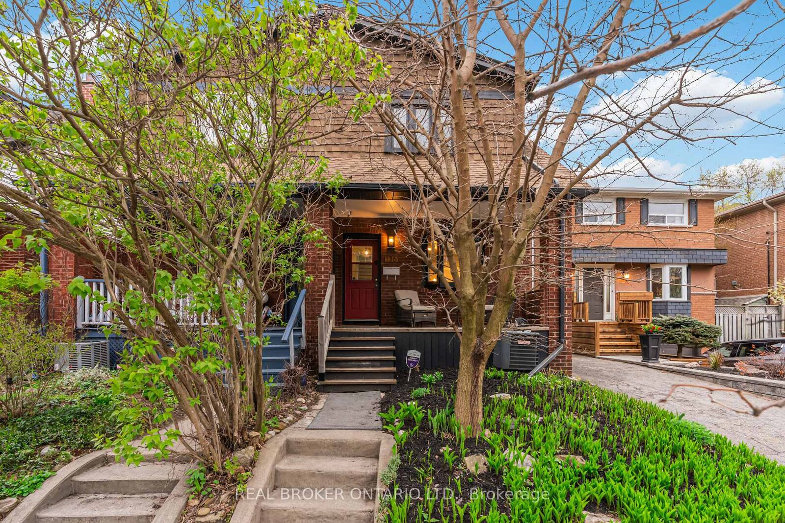 Property Photo: 136 Blantyre Avenue ON M1N 2R5