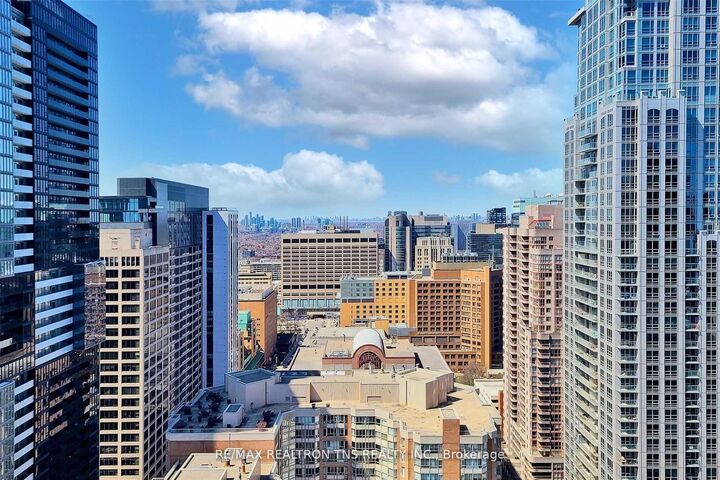 Property Photo: 386 Yonge Street W 3012 ON M5B 0A5
