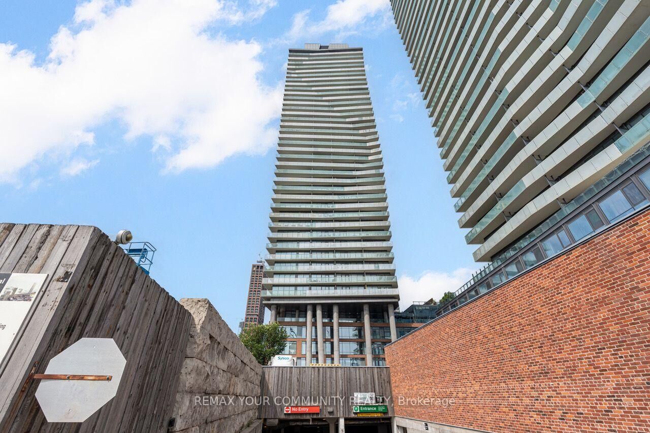 Property Photo:  70 Distillery Lane 3704  ON M5A 0E3 
