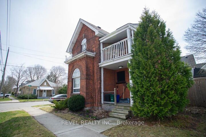 Property Photo: 193 Chatham Street 1 ON N3S 4G6