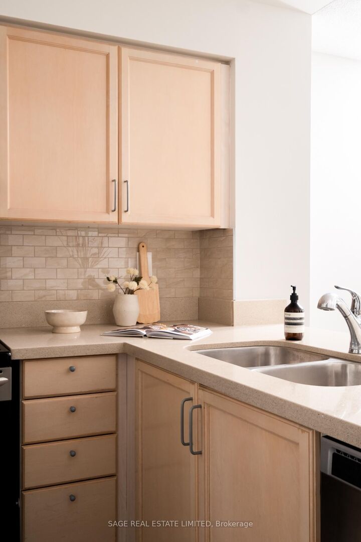 Property Photo: 745 New Westminster Drive 203 ON L4J 8J9