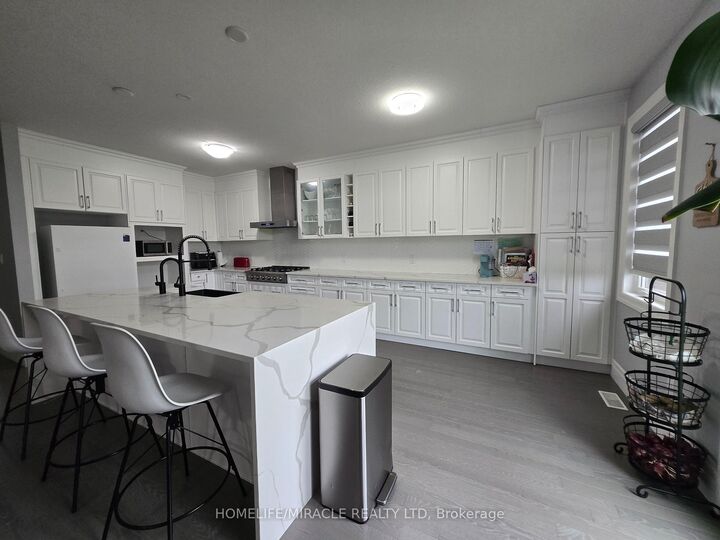 172 Freure Drive — photo 1