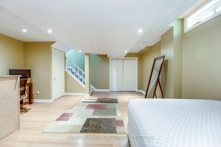 Property Photo:  25 Hemans Court  ON L1T 4B9 