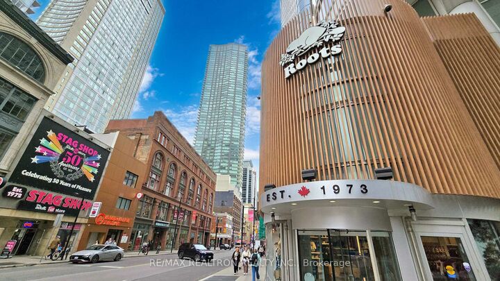 Property Photo:  197 Yonge Street 5905  ON M5B 1M4 
