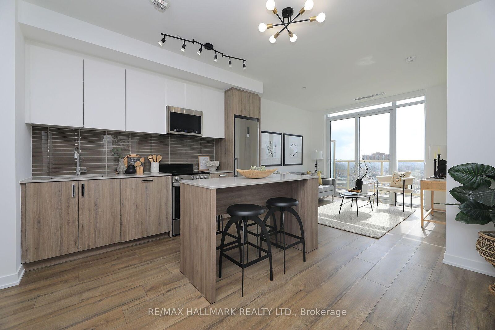 Photo de la propriété: 1787 St. Clair Avenue W 1111 ON M6N 0B7