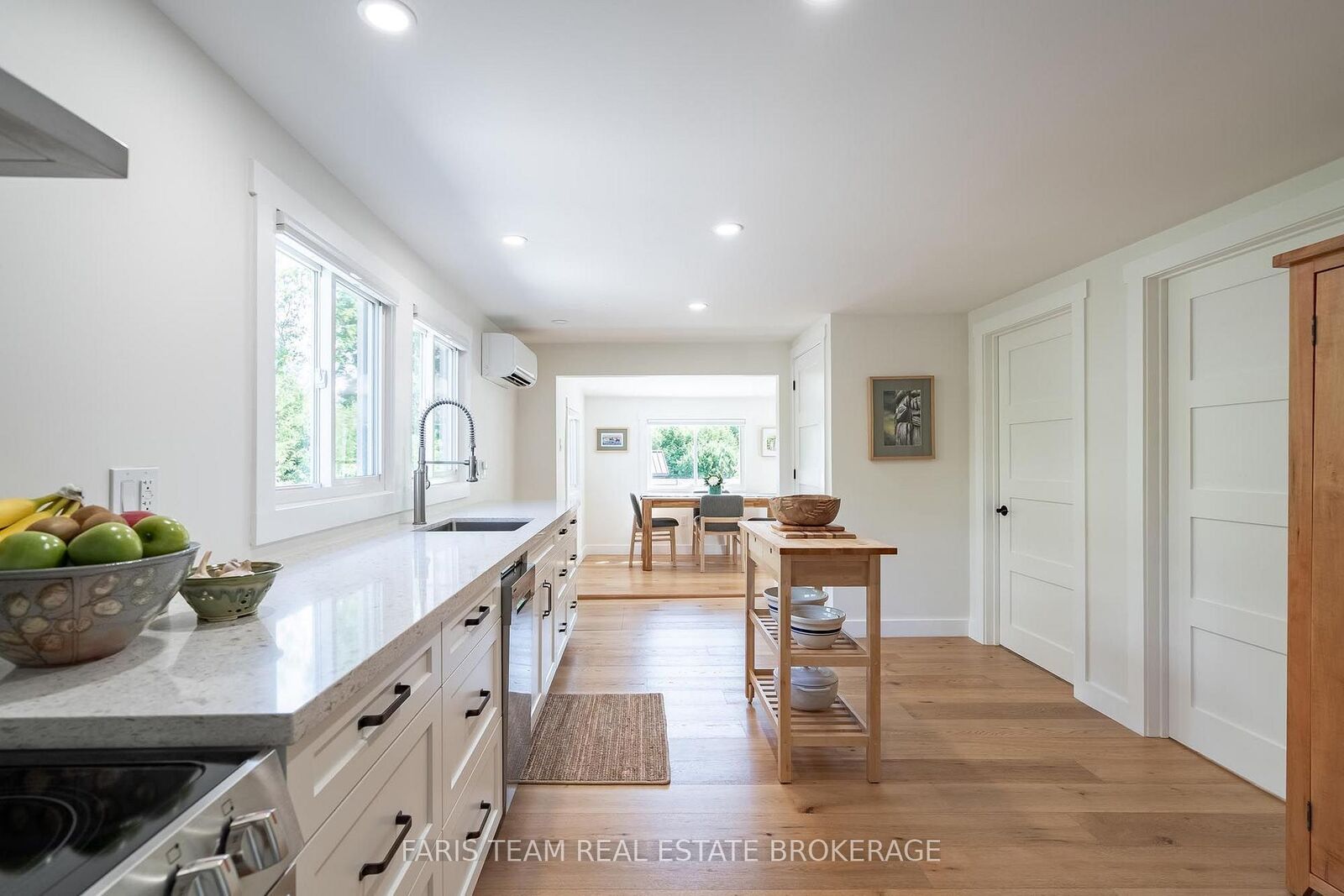 Property Photo: 47 Sixth Street ON L4R 3X1