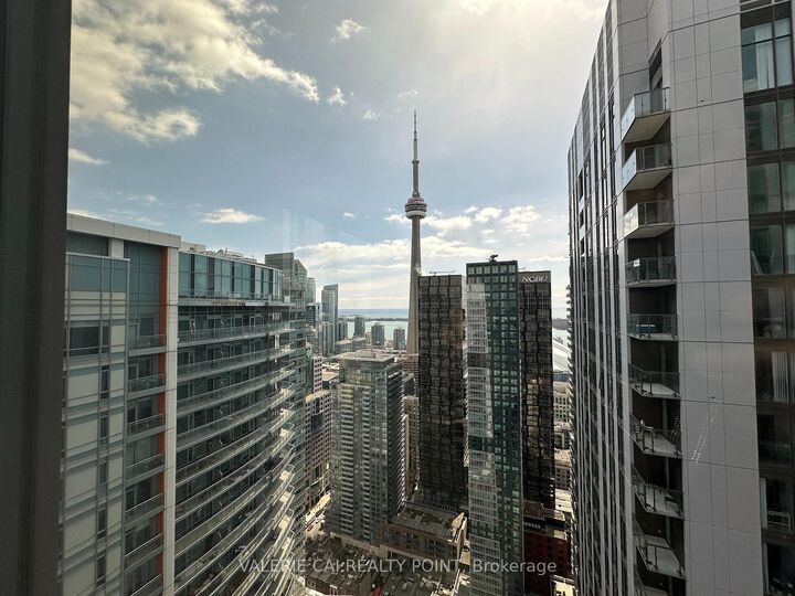 Property Photo:  28 Widmer Street 4829  ON M5V 0T2 