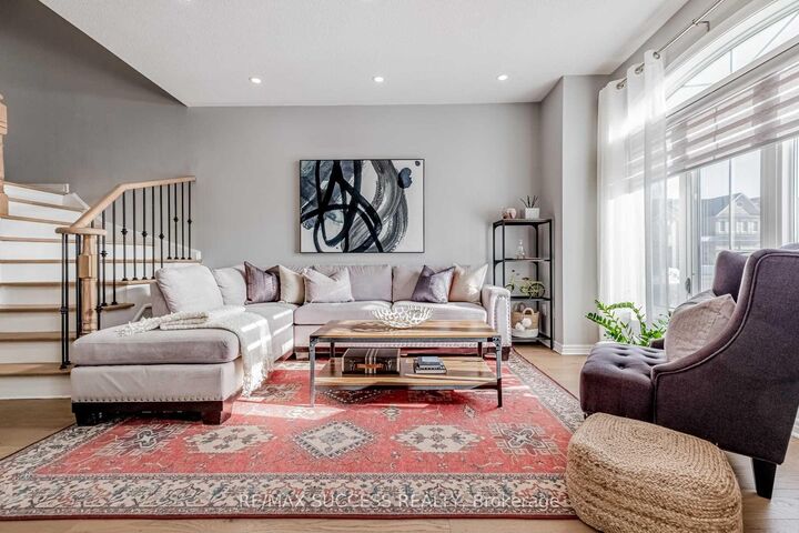 Property Photo: 5399 Festival Drive ON L5M 0G7