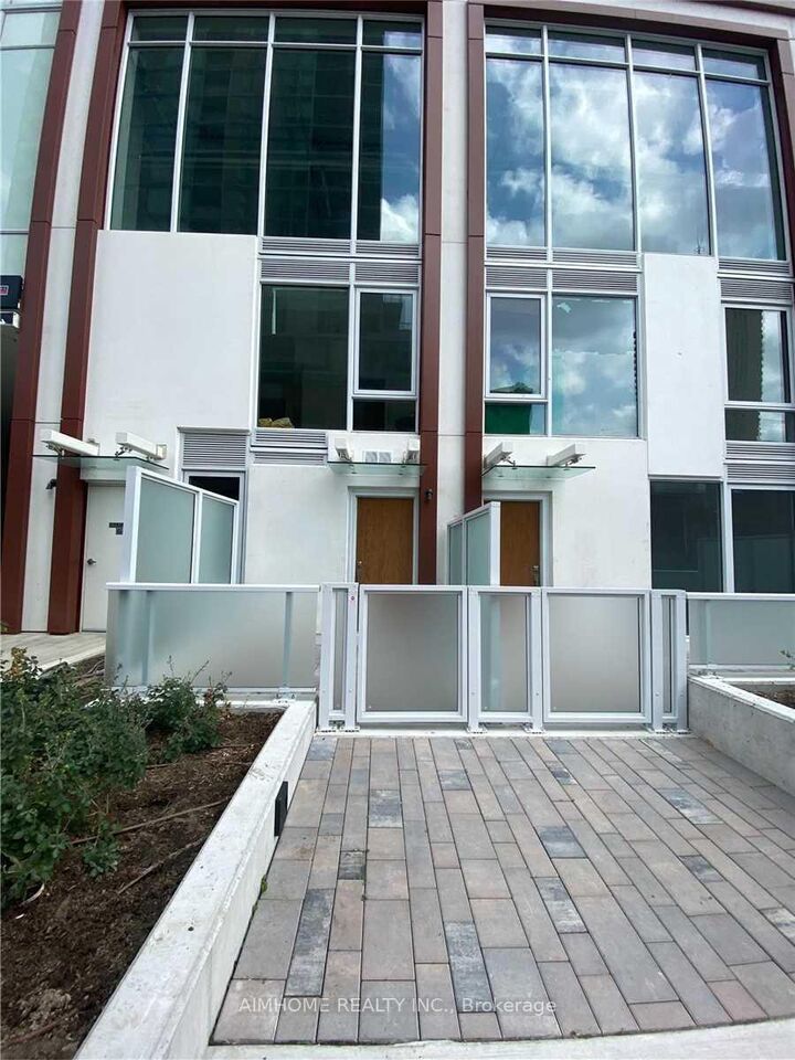 Property Photo:  33 Helendale Avenue 104  ON M4R 1C5 