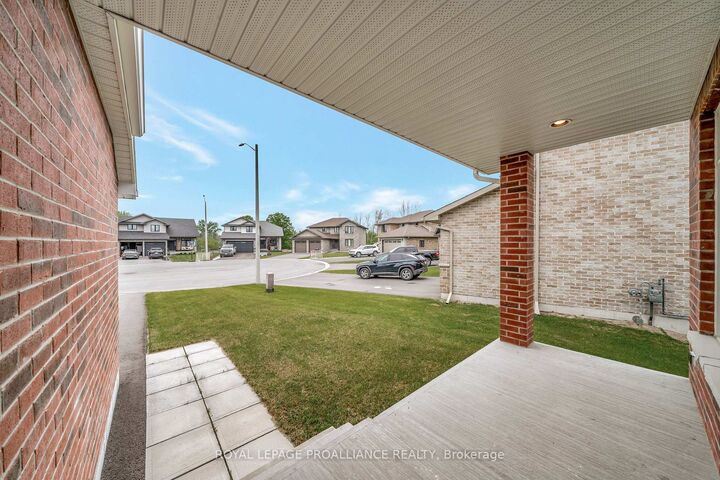 Property Photo:  54 Lanark Drive  ON K8N 0G7 