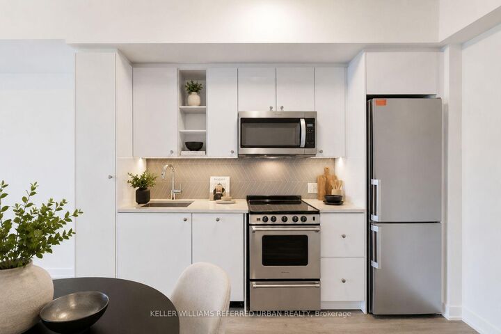 Property Photo: 251 Manitoba Street 1709 ON M8Y 0C7
