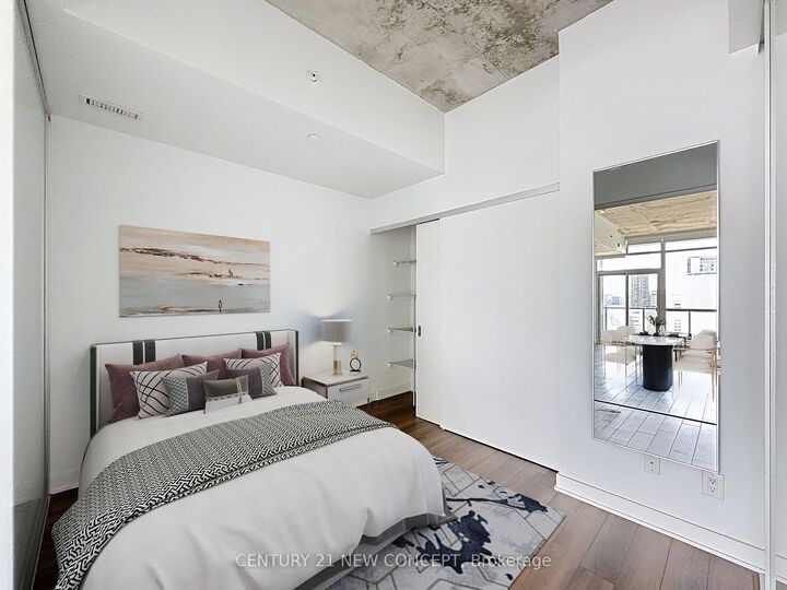 Property Photo:  210 Simcoe Street 1909  ON M5T 0A9 