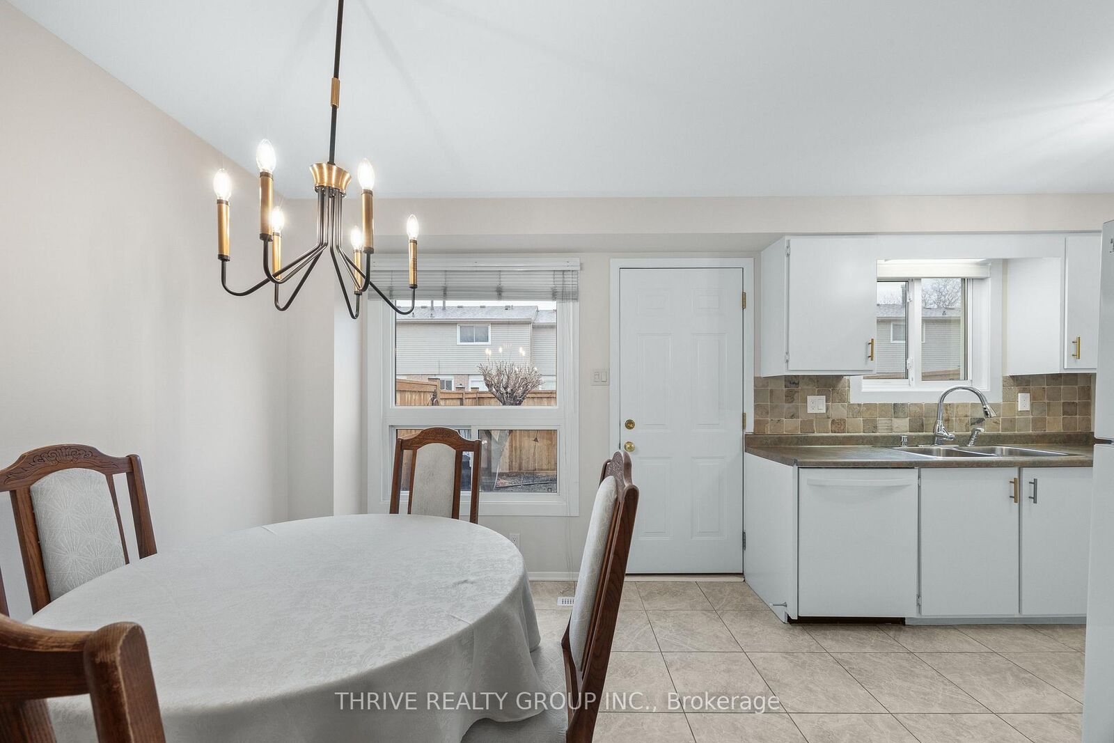 Property Photo: 210 Carlyle Drive 12 ON N5V 3M9