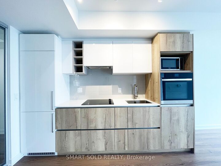 Property Photo:  319 Jarvis Street 4707  ON M5B 0C8 